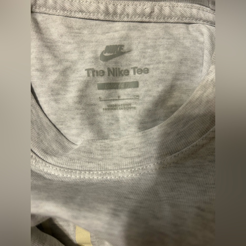 NWOT. Nike Sportswear Classic T. Size S. - Picture 9 of 13